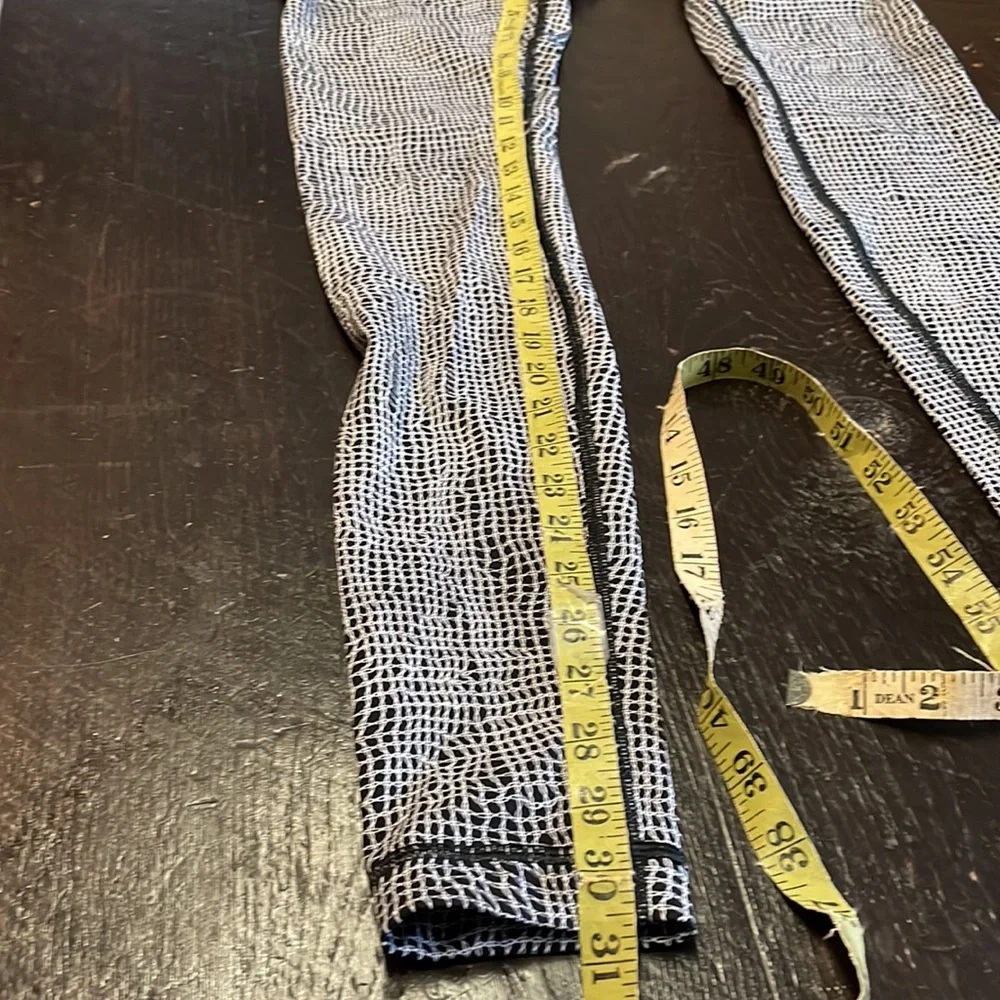 Lululemon Wunder Under Net Black White Leggings Size 6.